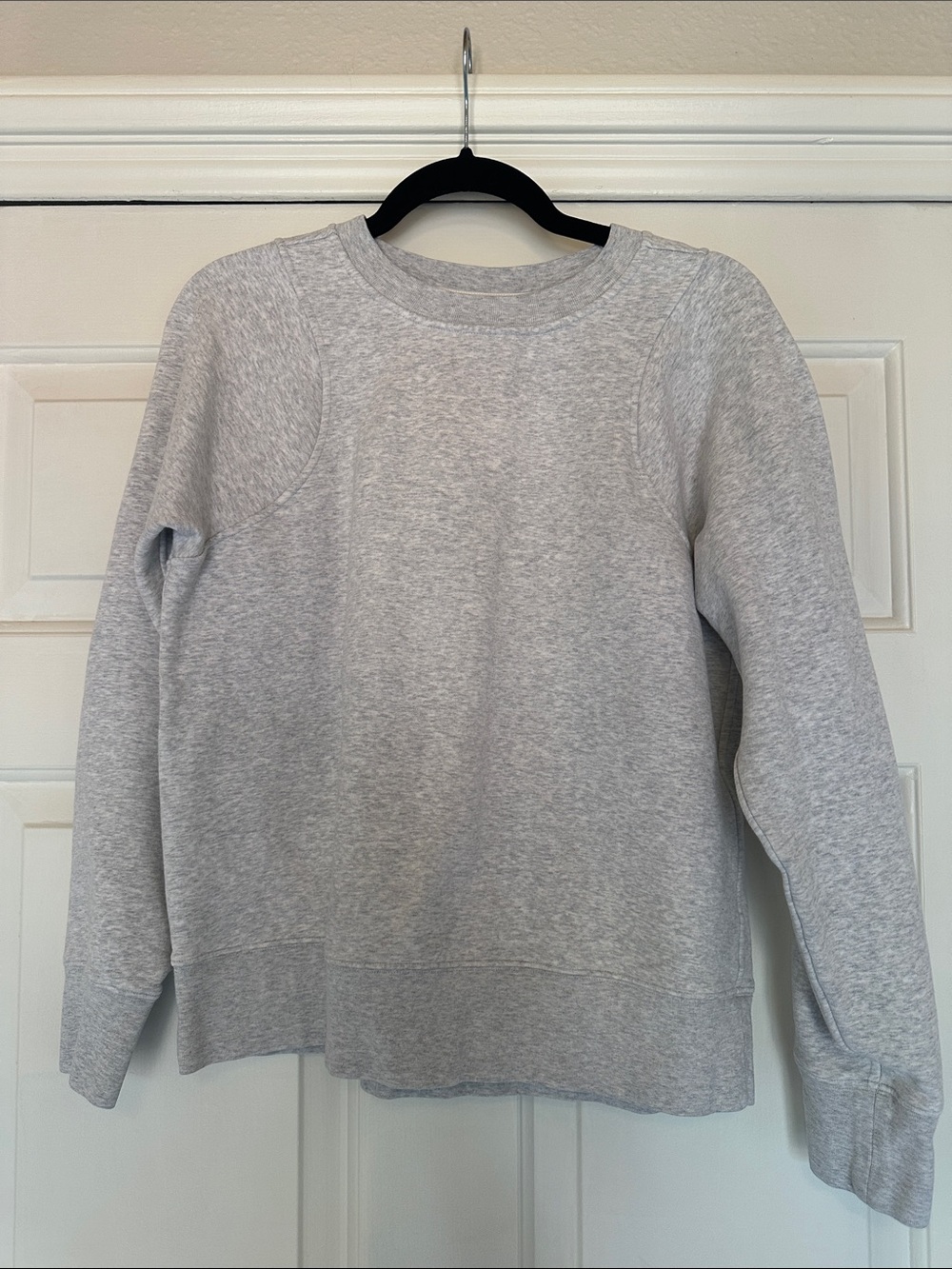 Lululemon gray crew neck pull over sweatshirt